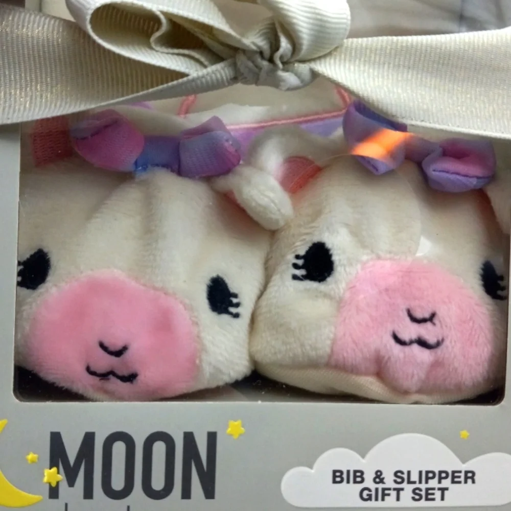 BIB/SLIPPER GIFT SET